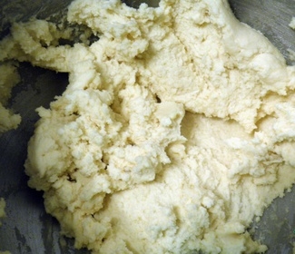 додаємо ванілін і борошно