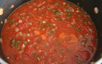 додаємо в суп подрібнену зелень