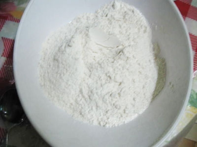 борошно в мисці