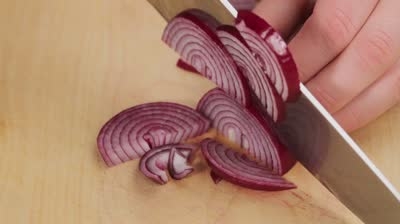 нарізаємо лук