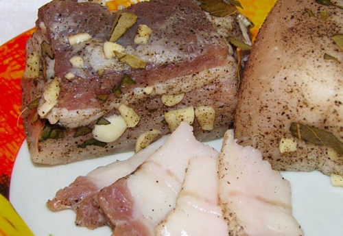 Подаємо готове сало