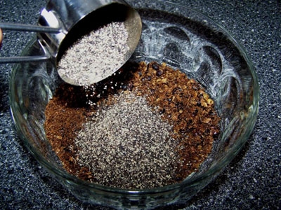 спеції в мисці