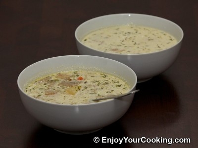 розливаємо суп по тарілках