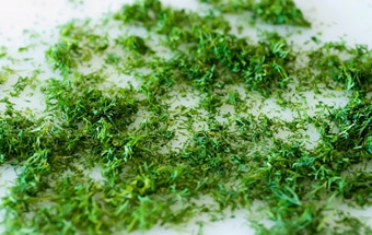 кріп дрібно рубаємо