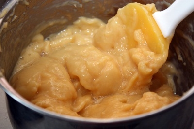 вбиваємо по одному яйця