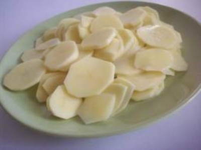 нарізаємо картоплю