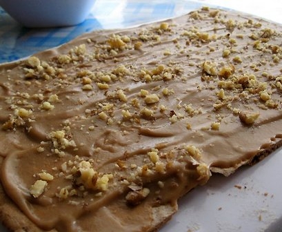 змащуємо перший корж