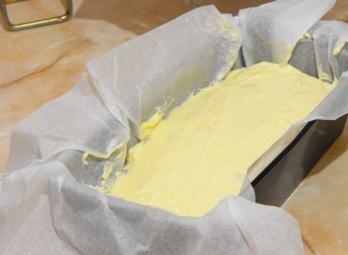 викладаємо сирну масу у форму