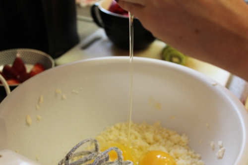 додаємо яйця