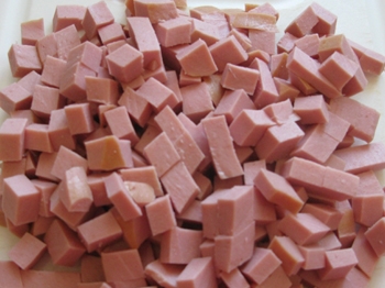 подрібнюємо ковбасу