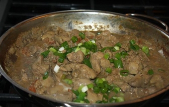 додаємо в сковороду лук