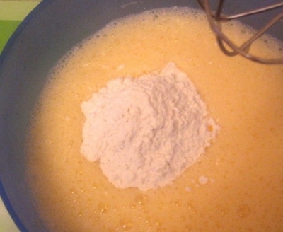 Додаємо борошно