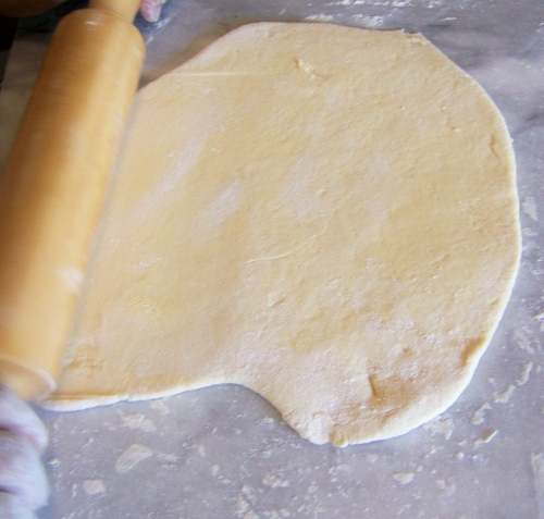 розкачуємо тісто