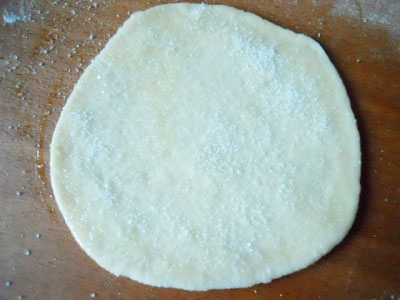 корж з тіста з цукром