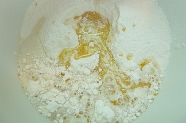 додаємо масло і борошно