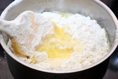 вимішуємо з борошном