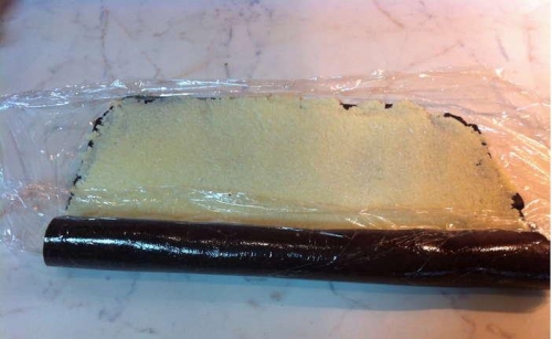 Загортаємо солодкий рулет