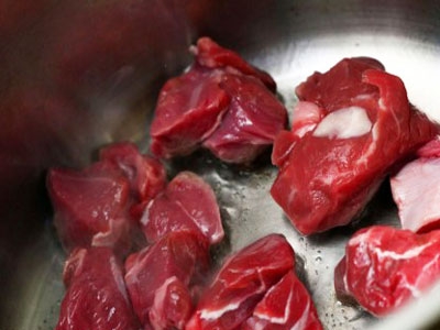 м'ясо в казані