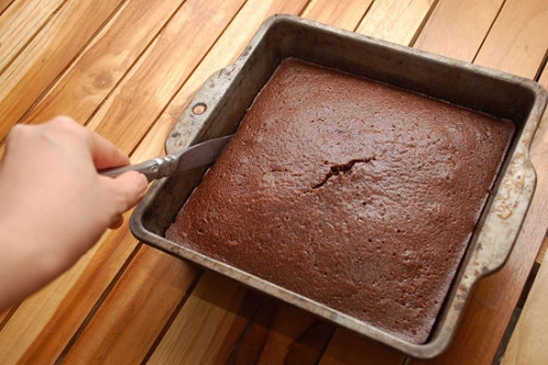 відокремлюємо пиріг від форми