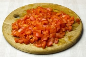 нарізаємо помідори