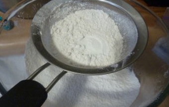 просіваємо борошно