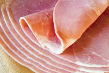 тонко нарізаємо шинку