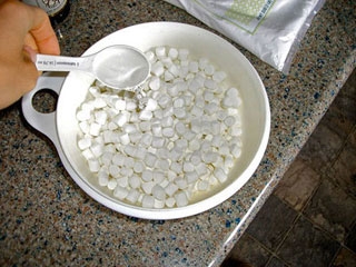 миска з зефіром