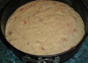 виливаємо манное тісто у форму для запікання