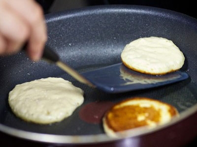 млинці на сковороді