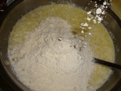 додаємо борошно