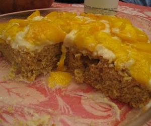 пісний фруктовий торт у розрізі