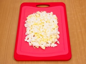 нарізаємо яйця