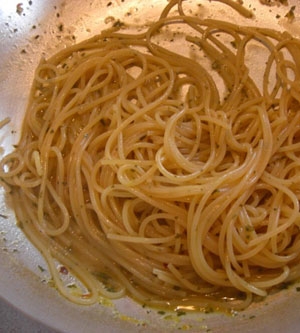 з'єднуємо спаггети з соусом