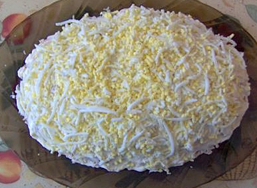 Викладаємо п'ятий шар салату