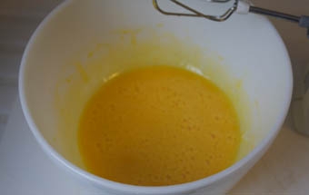 збиваємо яйце