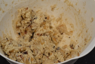 замішуємо тісто з цибулею