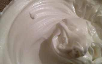 збиваємо білки до піків