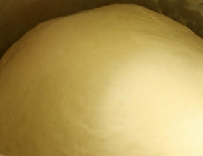 залишаємо тісто в теплому місці