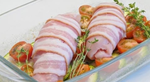 Випікаємо рулети з грудок в беконі