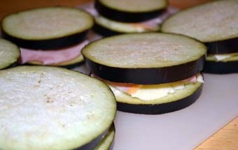 інгредієнти викладаємо шарами у вигляді бутерброда