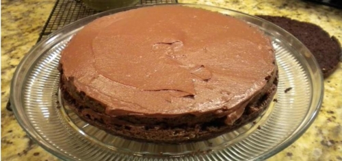 Змащуємо коржі кремом