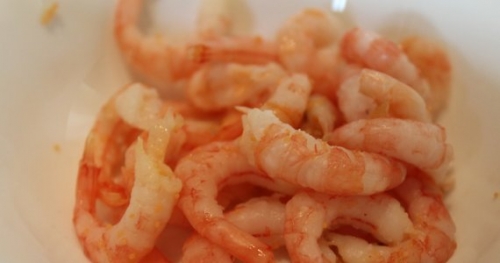 очищаємо креветки