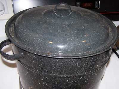 Каструля з кришкою