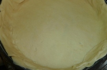 викладаємо тісто у форму