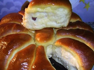 пиріг з різними видами начинки