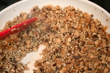 змішуємо грибну засмажку з гречаною кашею