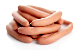 Очищаємо сосиски від плівки