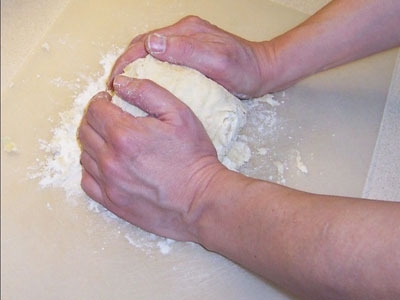 тісто на столі