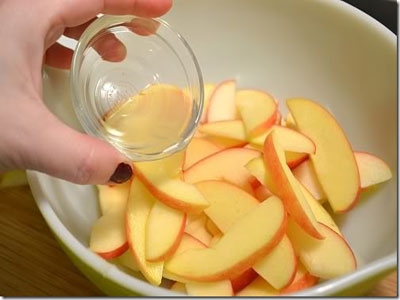 яблука в мисці