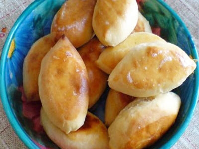 пиріжки на столі